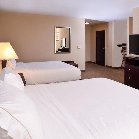 Holiday Inn Express & Suites Fairmont By Ihg Eksteriør bilde