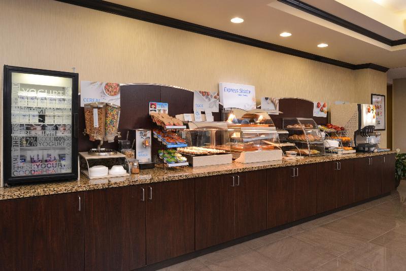 Holiday Inn Express & Suites Fairmont By Ihg Eksteriør bilde