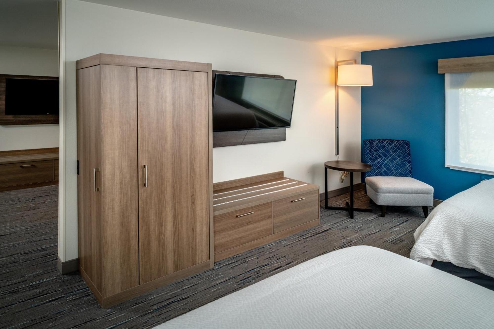 Holiday Inn Express & Suites Fairmont By Ihg Eksteriør bilde