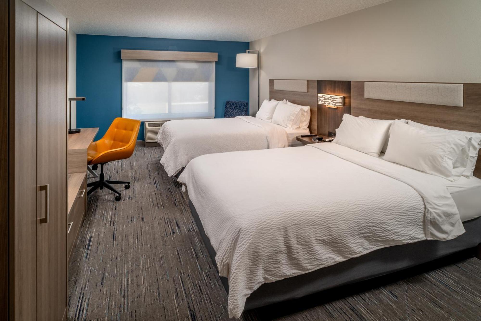 Holiday Inn Express & Suites Fairmont By Ihg Eksteriør bilde