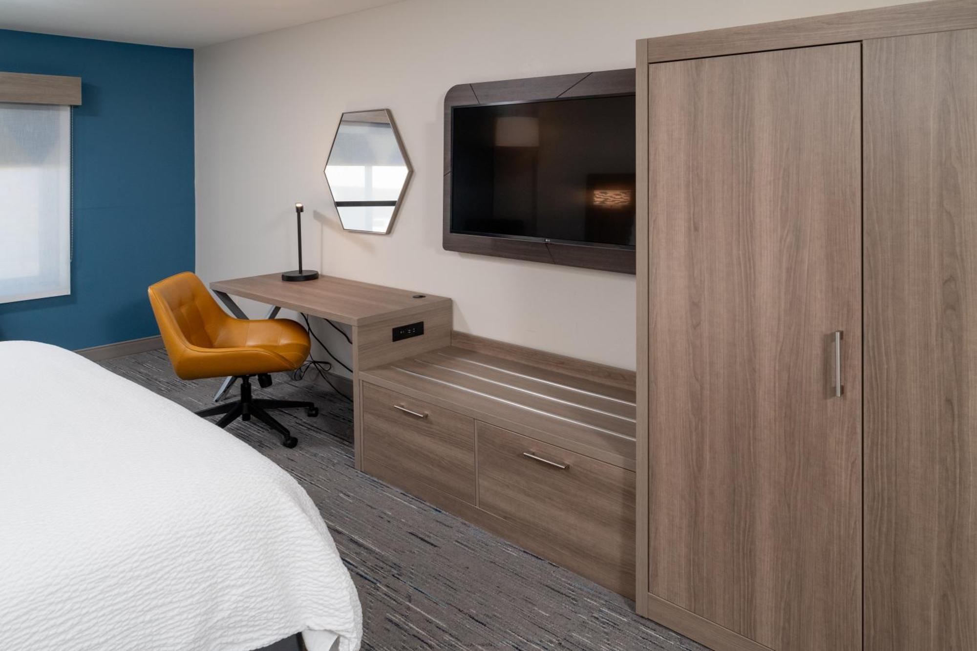 Holiday Inn Express & Suites Fairmont By Ihg Eksteriør bilde