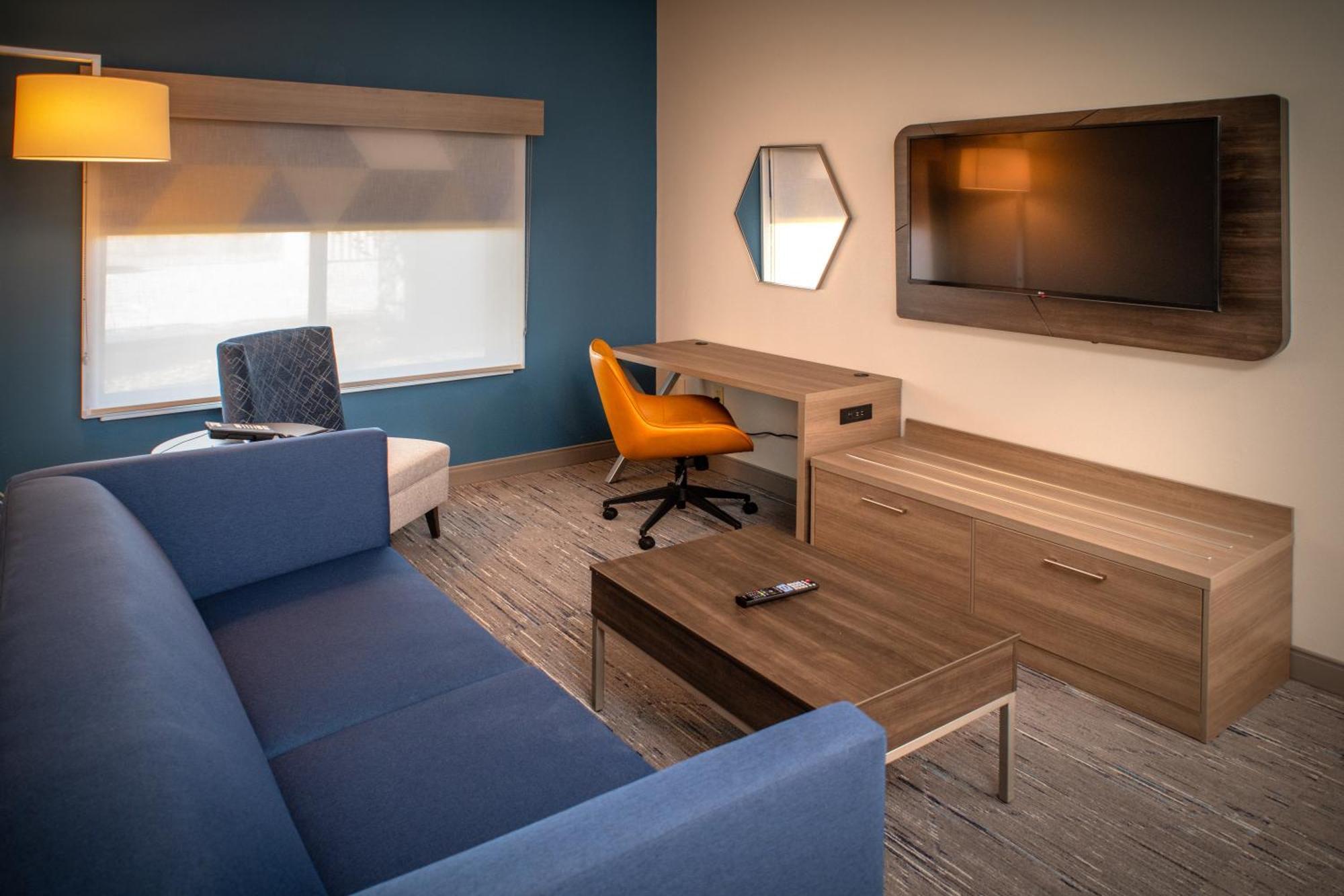Holiday Inn Express & Suites Fairmont By Ihg Eksteriør bilde