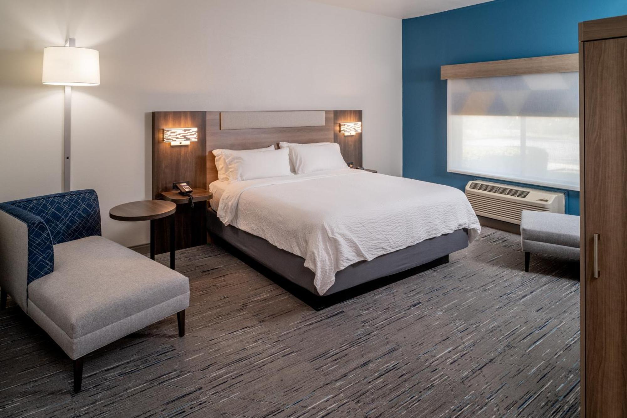 Holiday Inn Express & Suites Fairmont By Ihg Eksteriør bilde