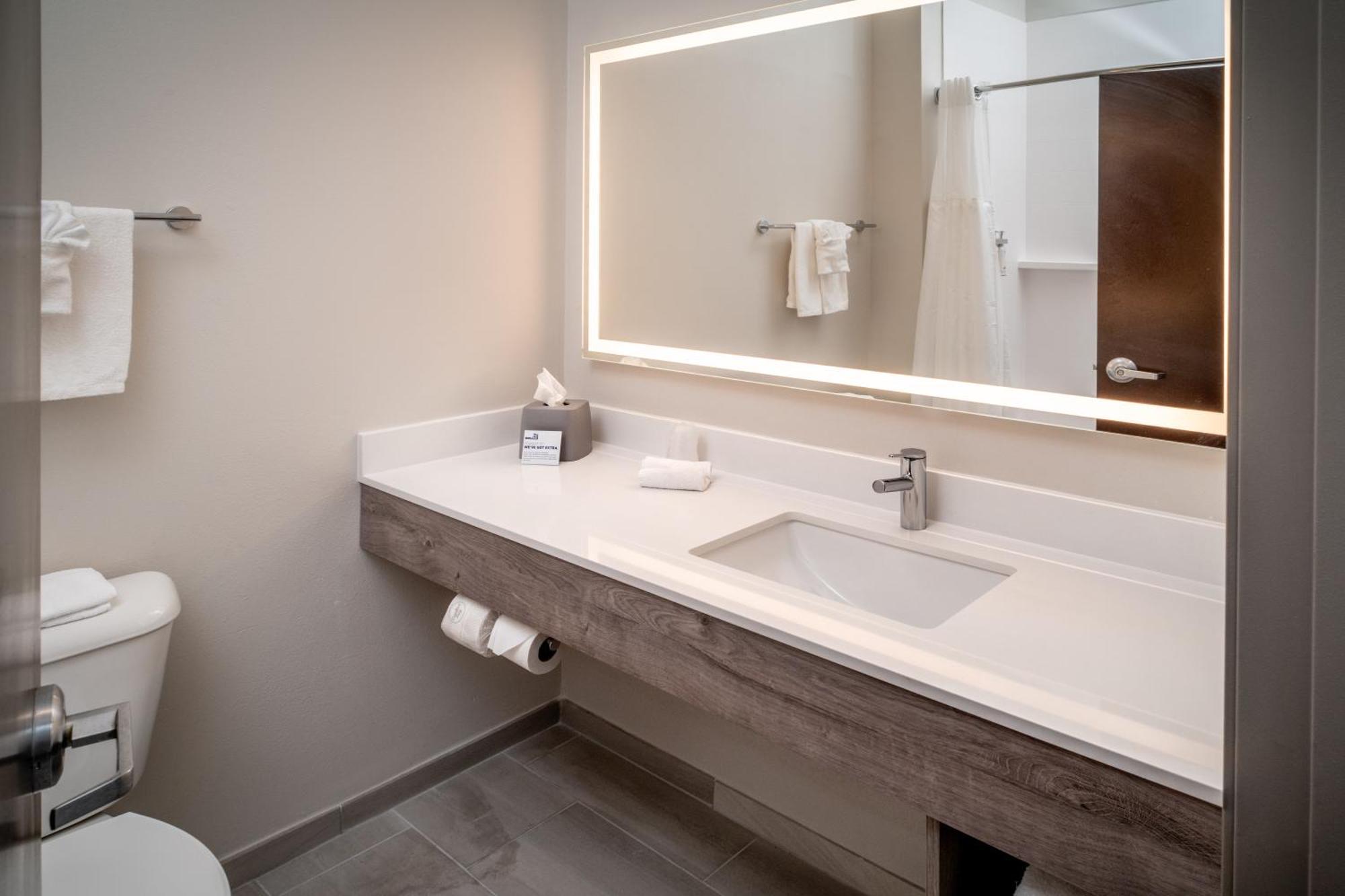 Holiday Inn Express & Suites Fairmont By Ihg Eksteriør bilde
