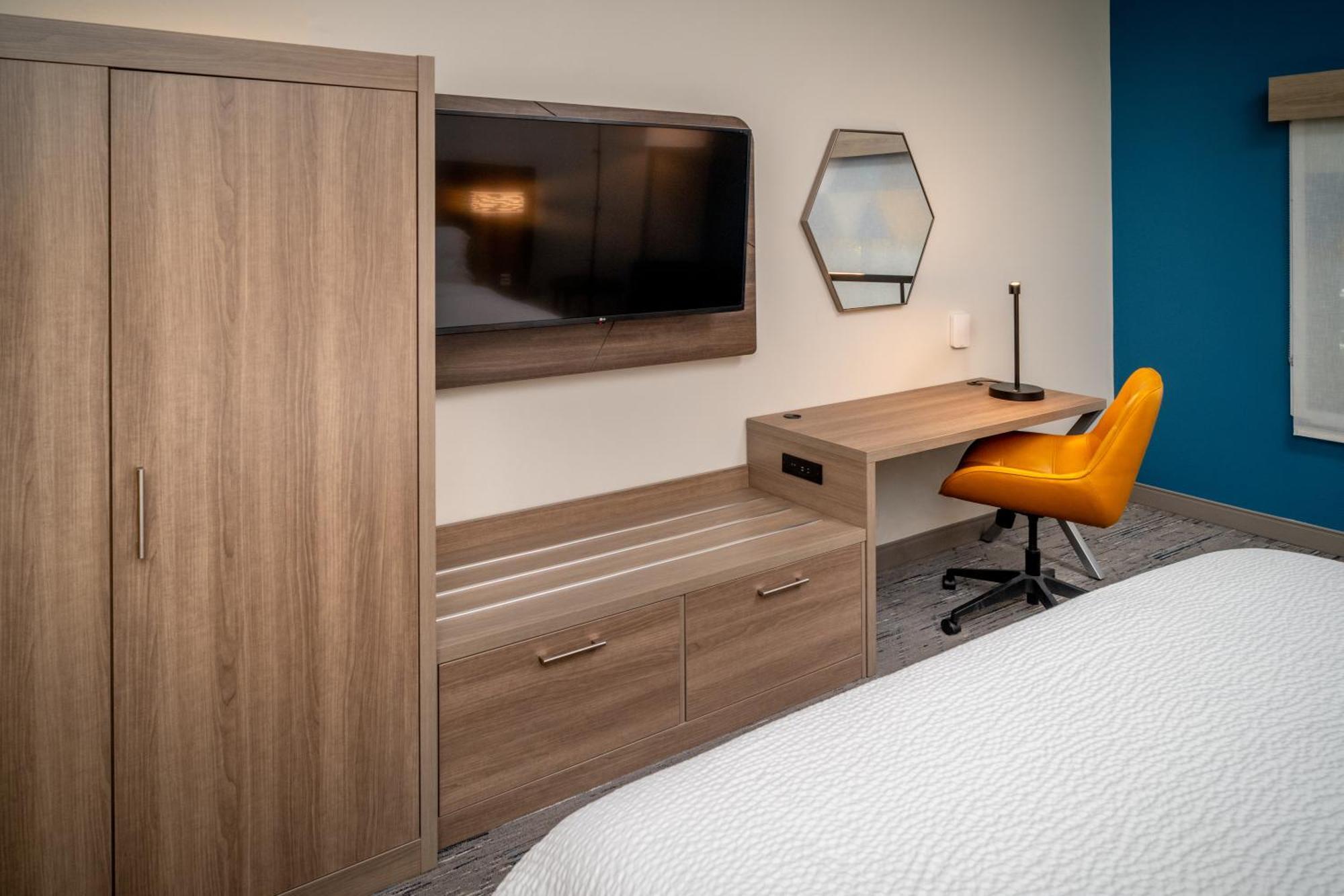 Holiday Inn Express & Suites Fairmont By Ihg Eksteriør bilde