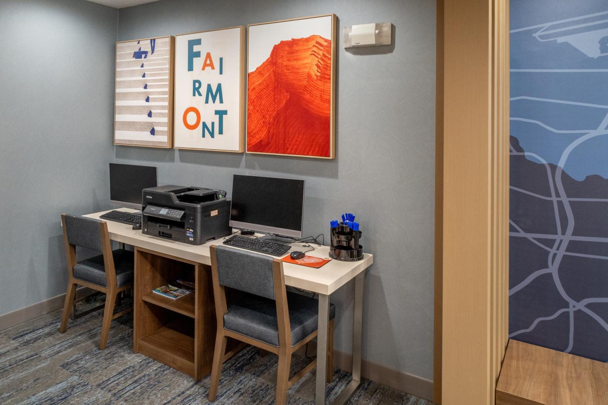 Holiday Inn Express & Suites Fairmont By Ihg Eksteriør bilde