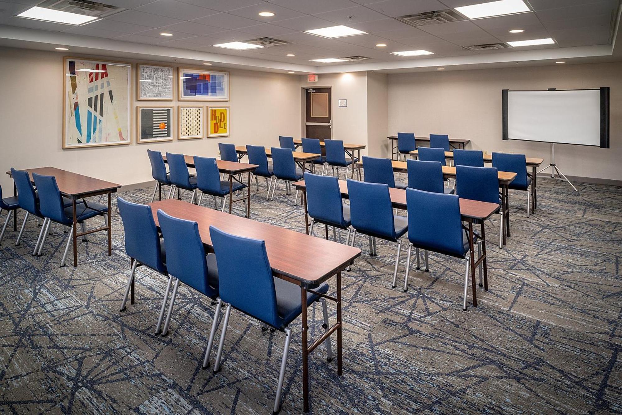 Holiday Inn Express & Suites Fairmont By Ihg Eksteriør bilde