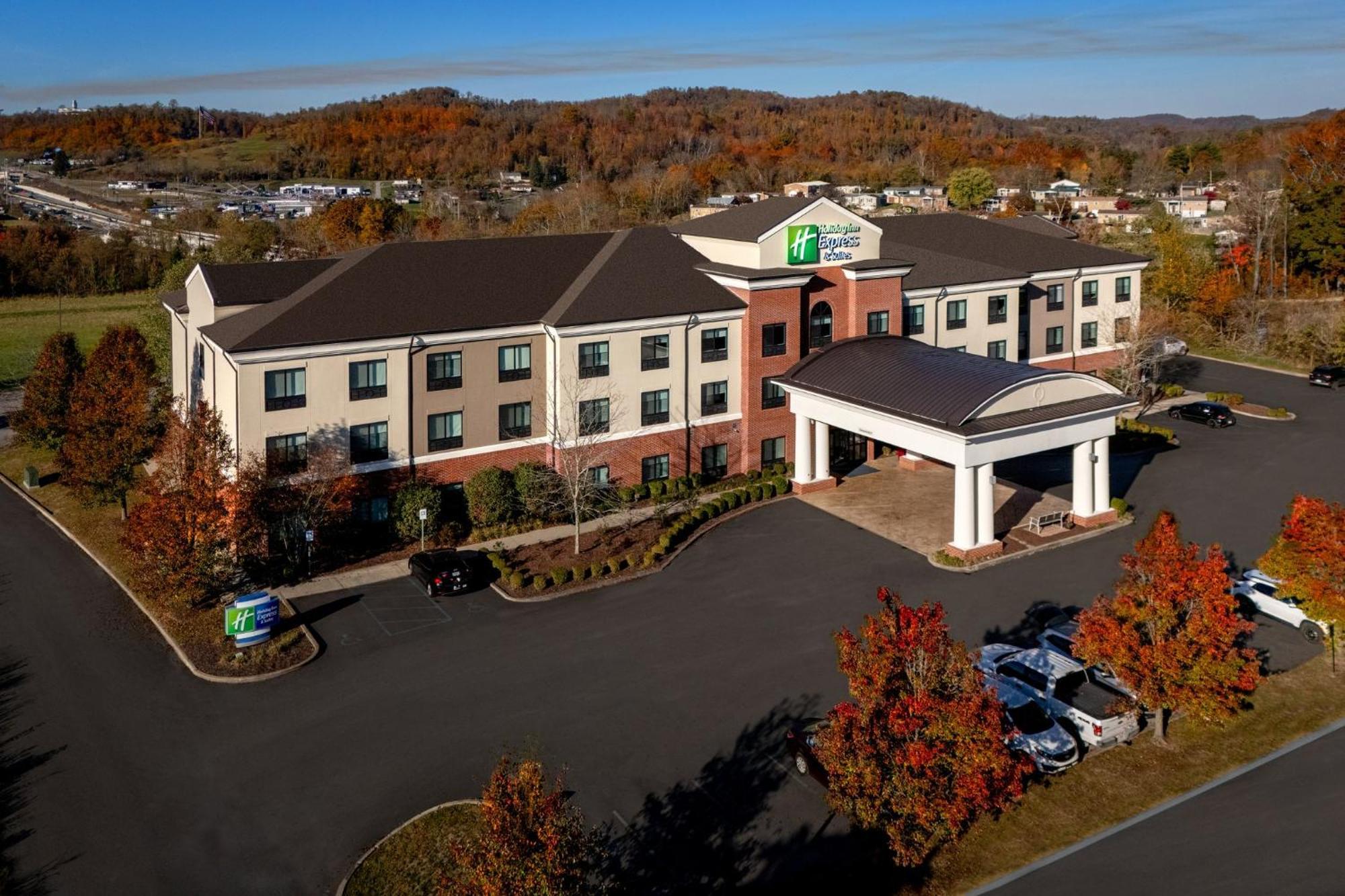 Holiday Inn Express & Suites Fairmont By Ihg Eksteriør bilde