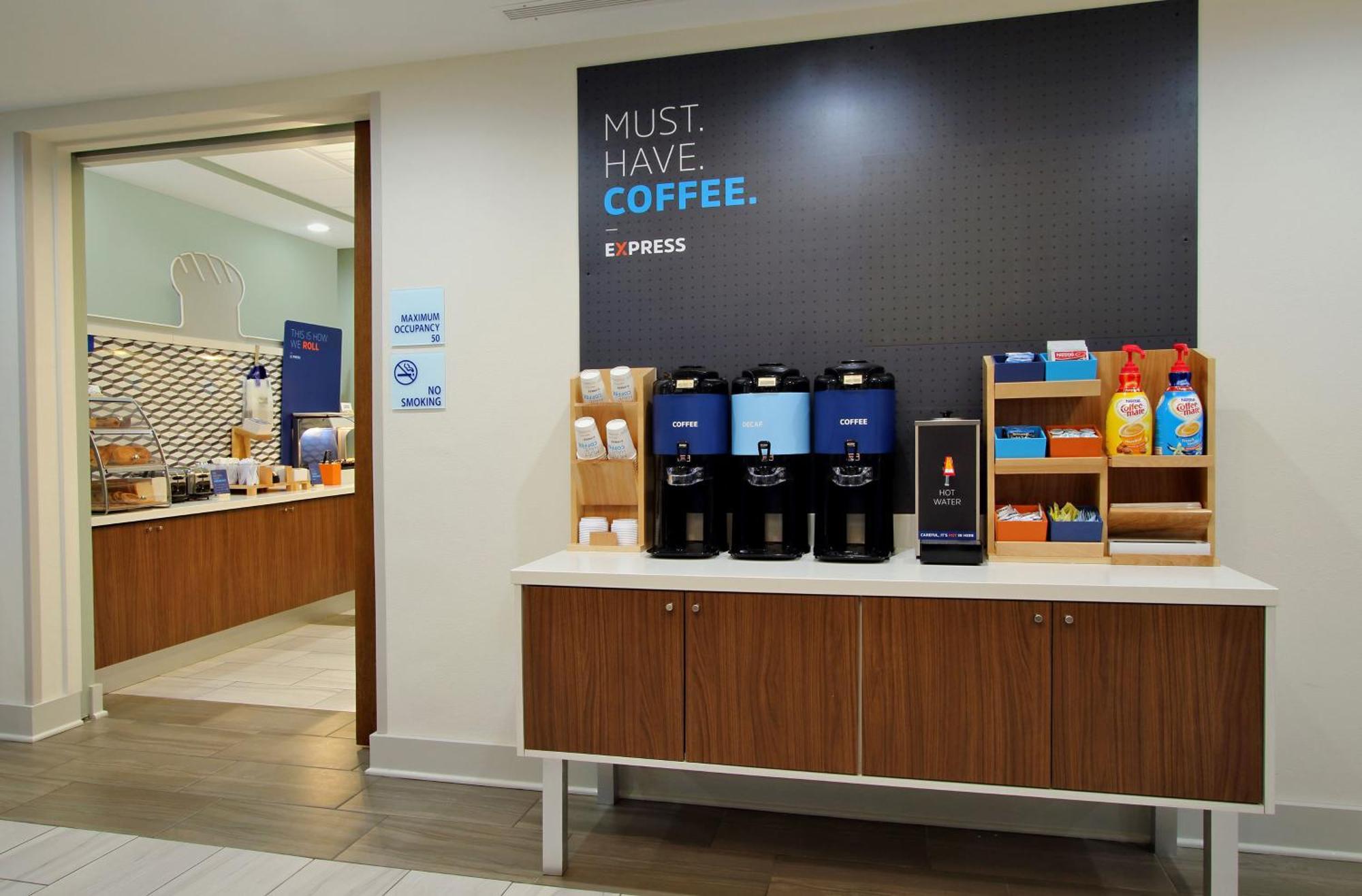 Holiday Inn Express & Suites Fairmont By Ihg Eksteriør bilde