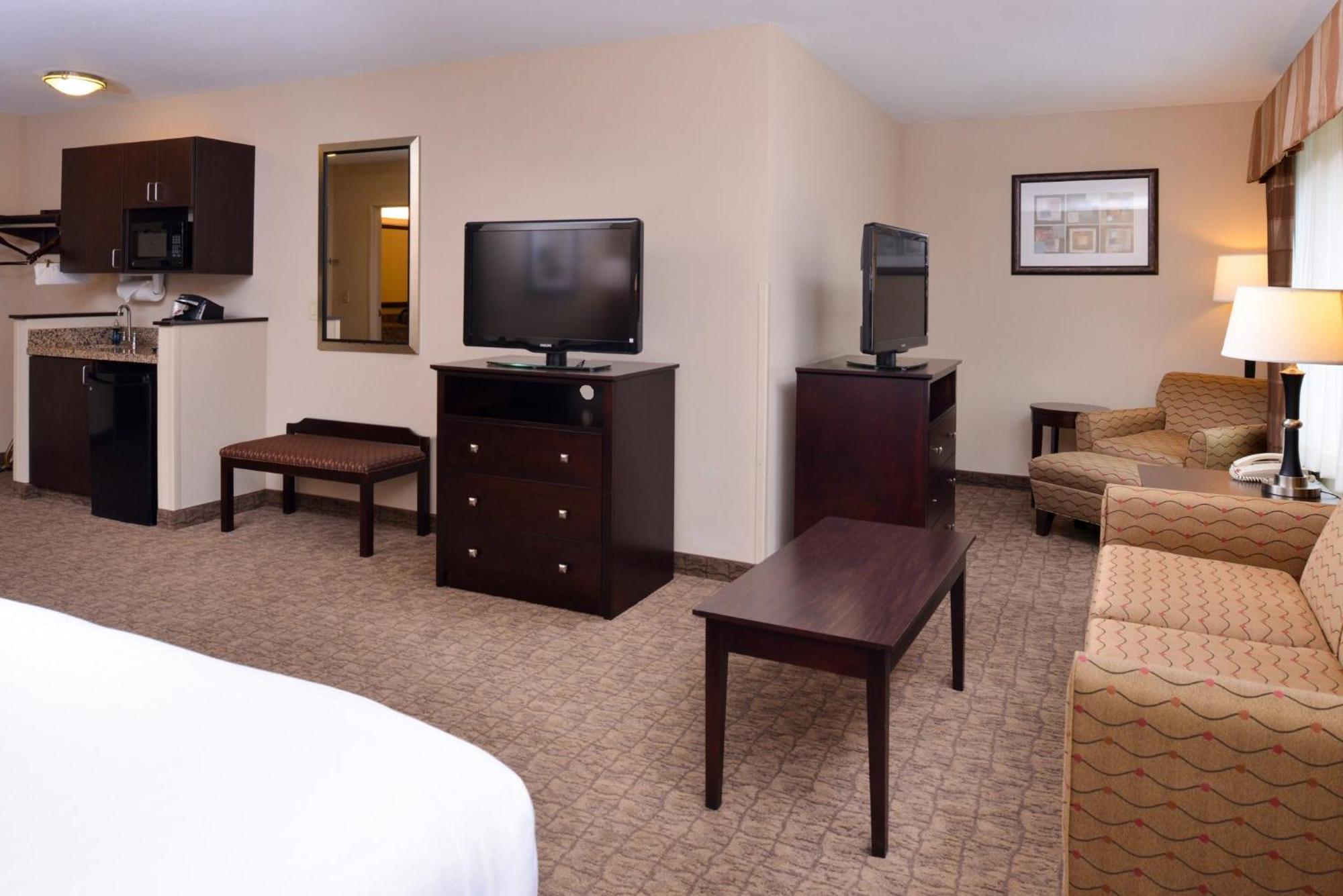 Holiday Inn Express & Suites Fairmont By Ihg Eksteriør bilde