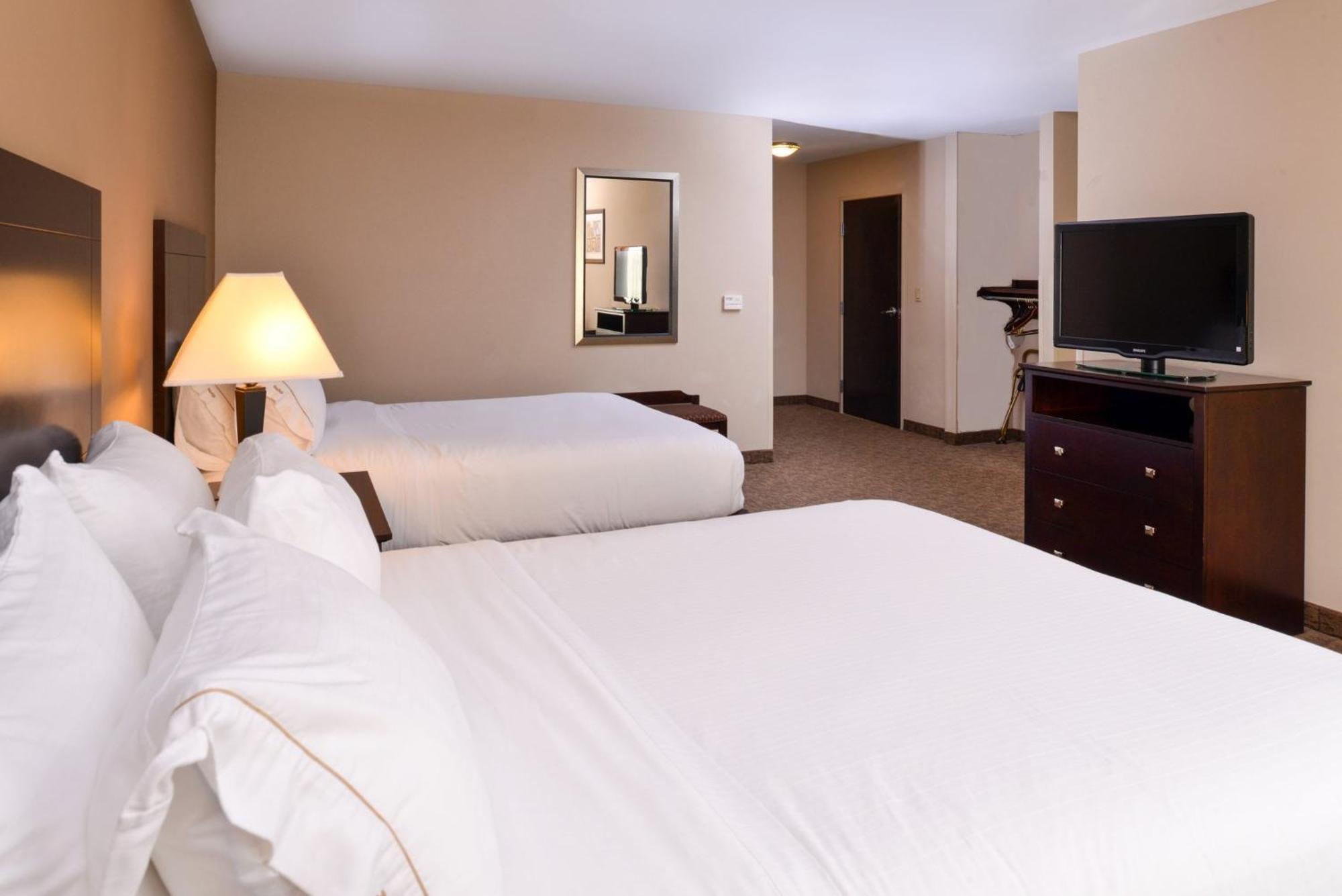 Holiday Inn Express & Suites Fairmont By Ihg Eksteriør bilde