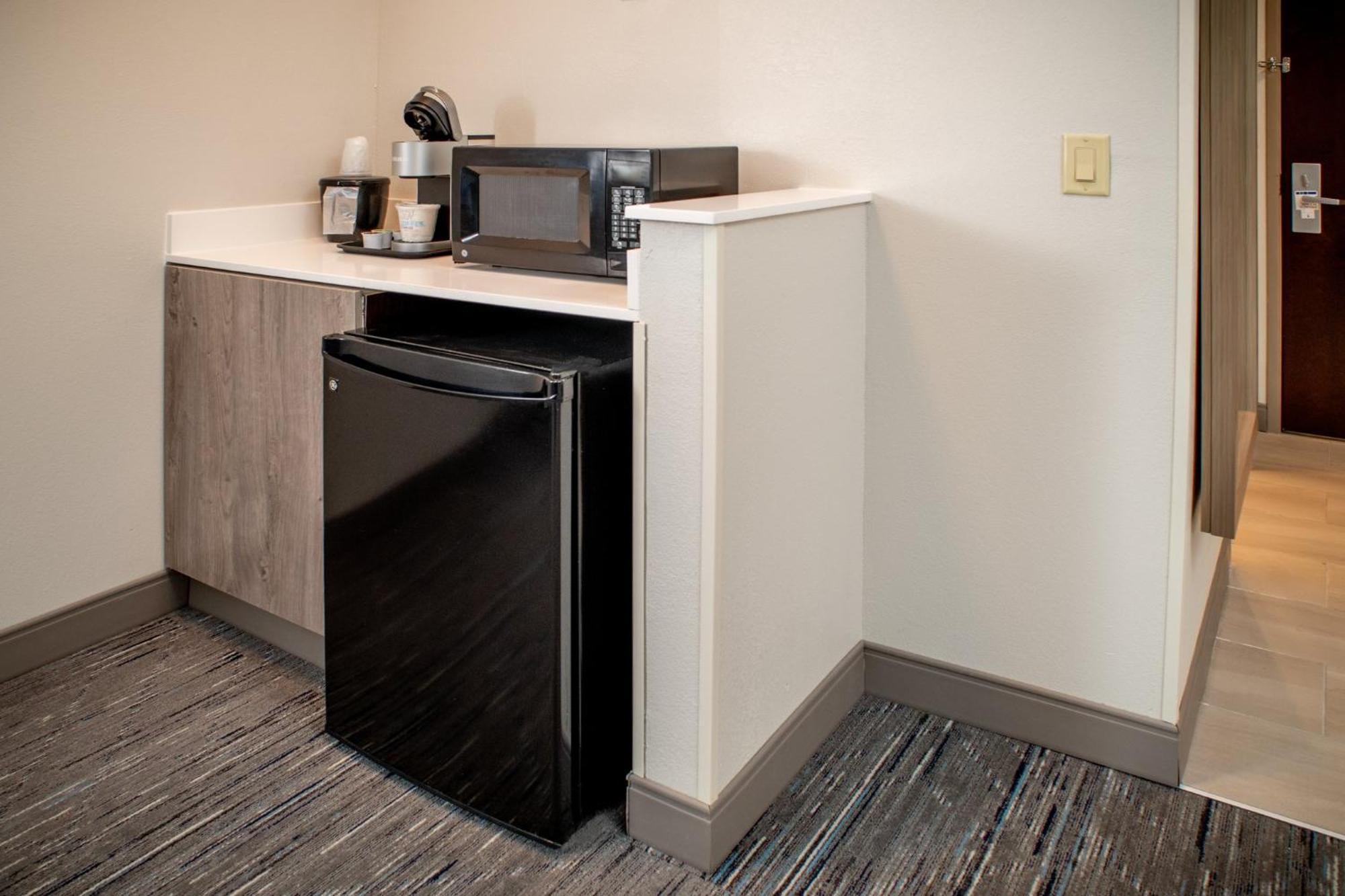 Holiday Inn Express & Suites Fairmont By Ihg Eksteriør bilde