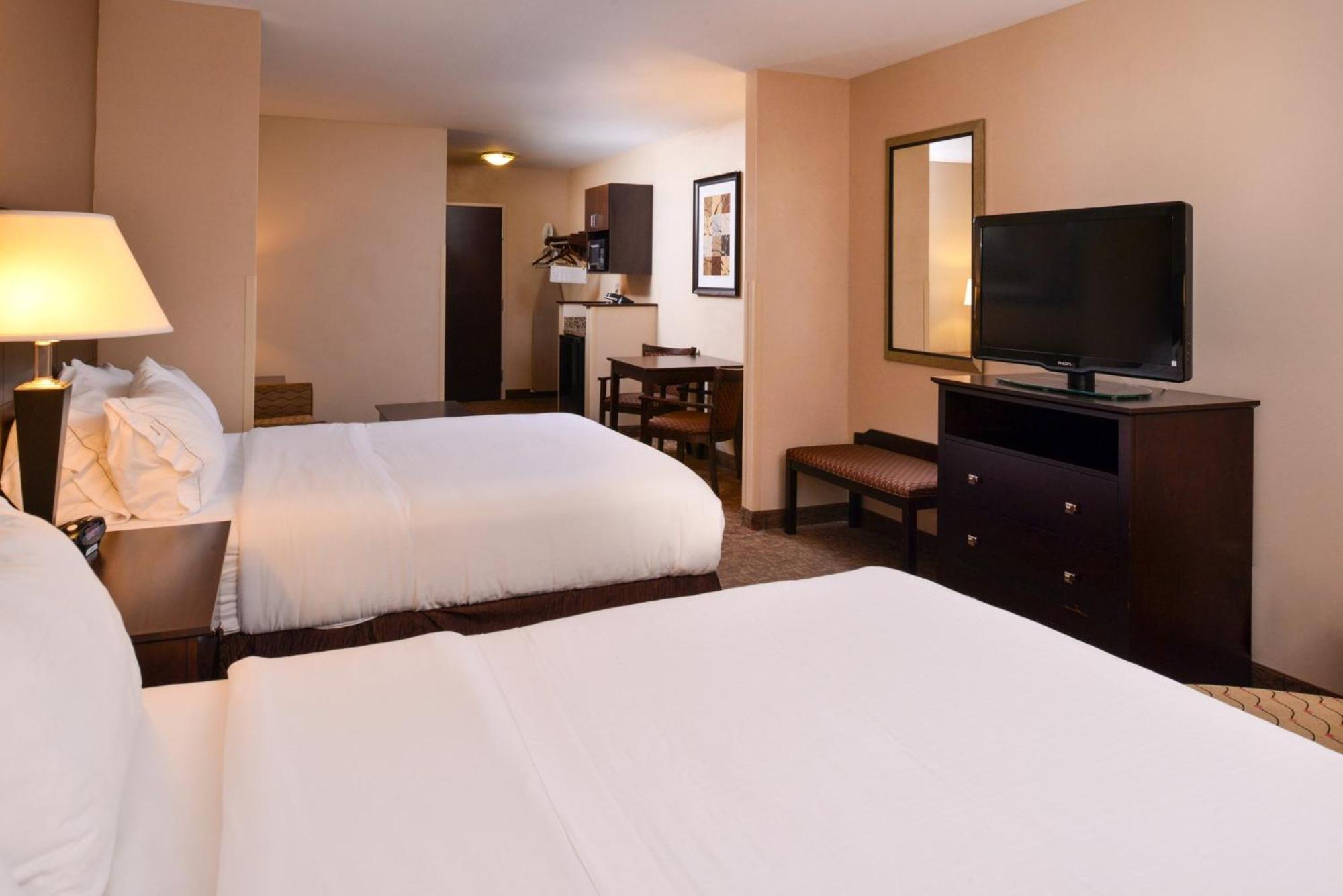 Holiday Inn Express & Suites Fairmont By Ihg Eksteriør bilde