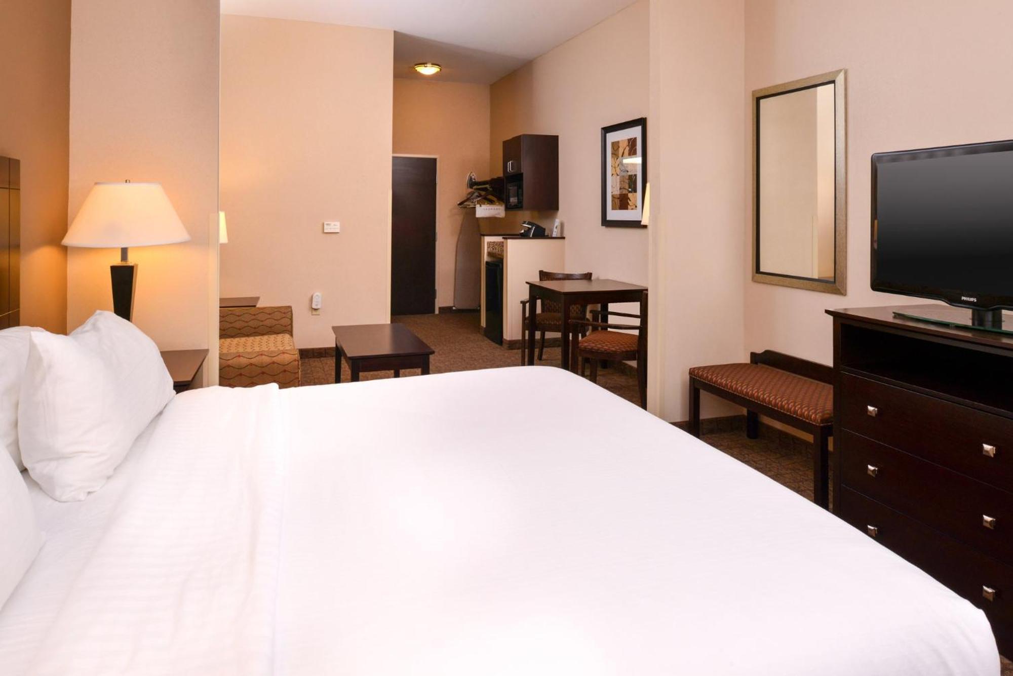 Holiday Inn Express & Suites Fairmont By Ihg Eksteriør bilde