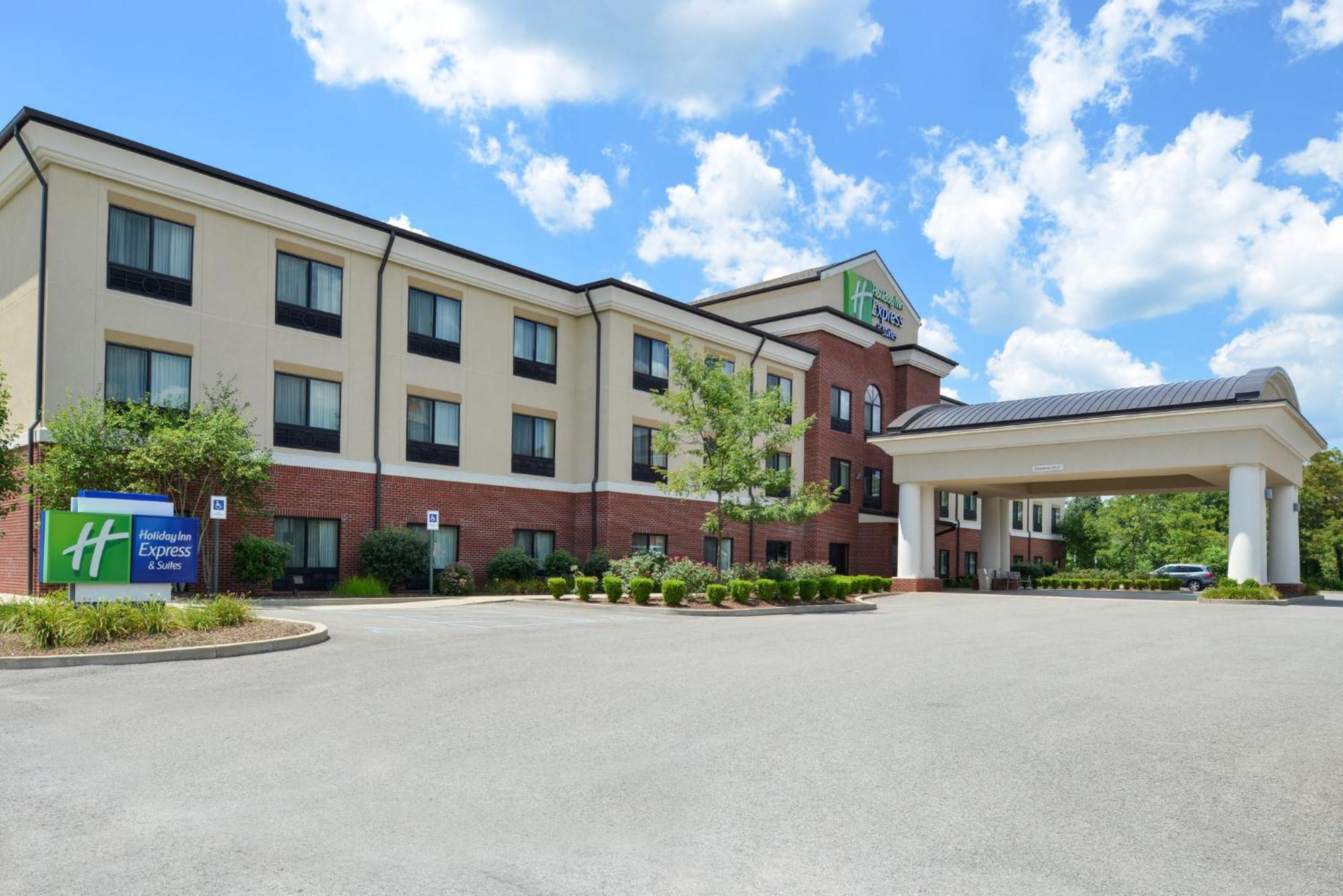 Holiday Inn Express & Suites Fairmont By Ihg Eksteriør bilde