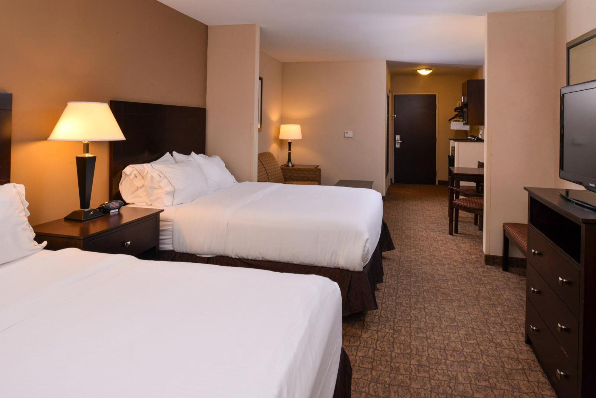 Holiday Inn Express & Suites Fairmont By Ihg Eksteriør bilde