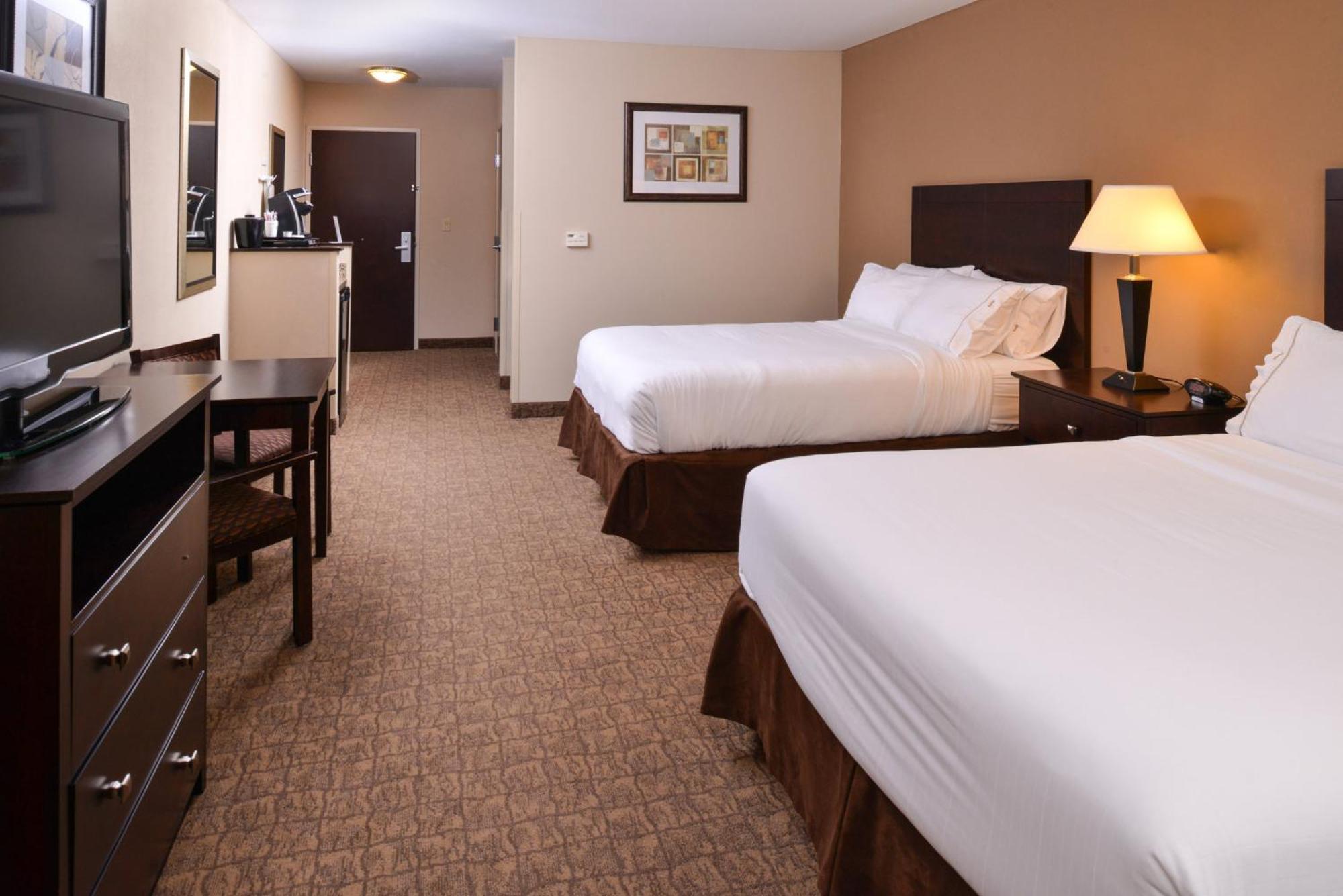 Holiday Inn Express & Suites Fairmont By Ihg Eksteriør bilde