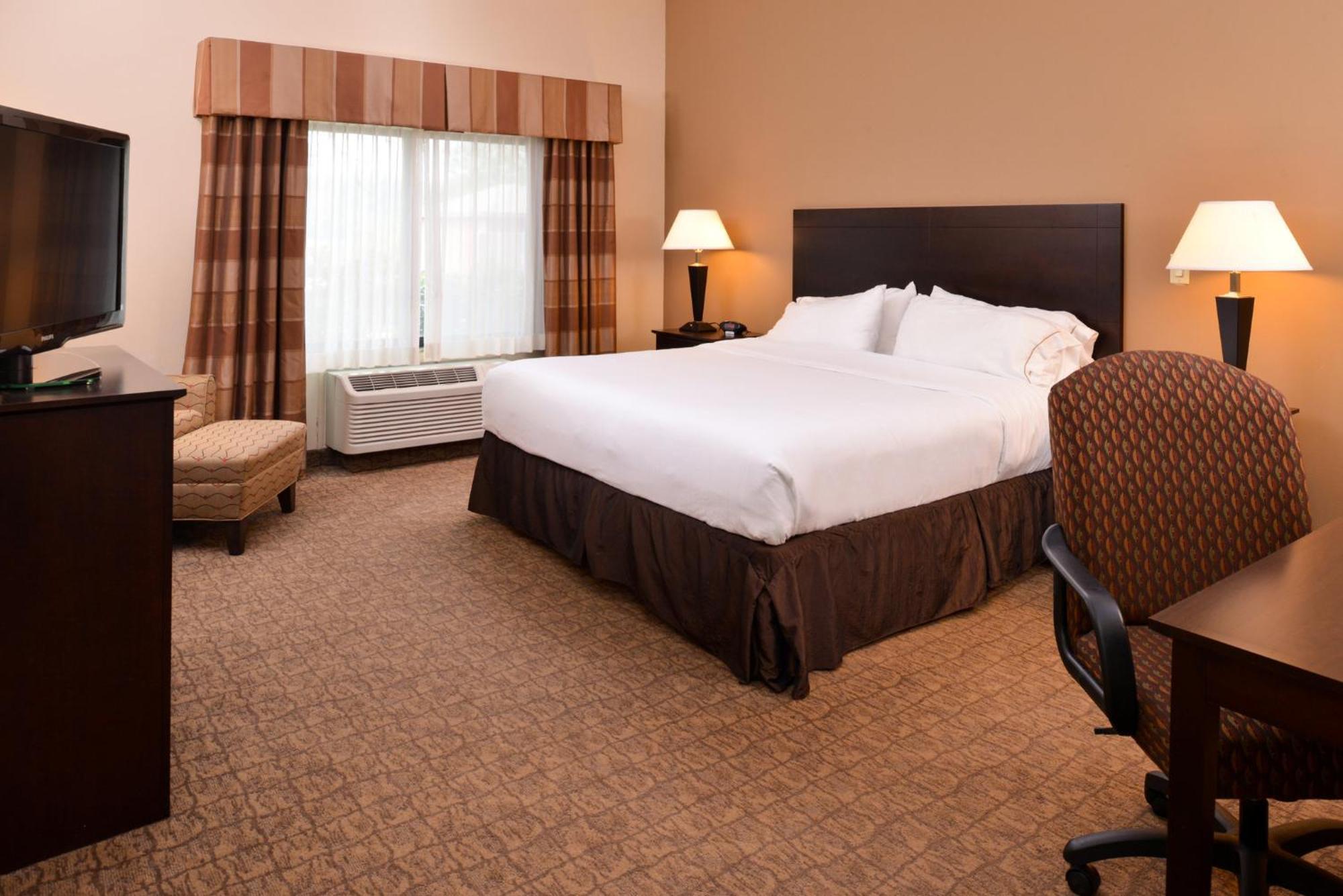 Holiday Inn Express & Suites Fairmont By Ihg Eksteriør bilde