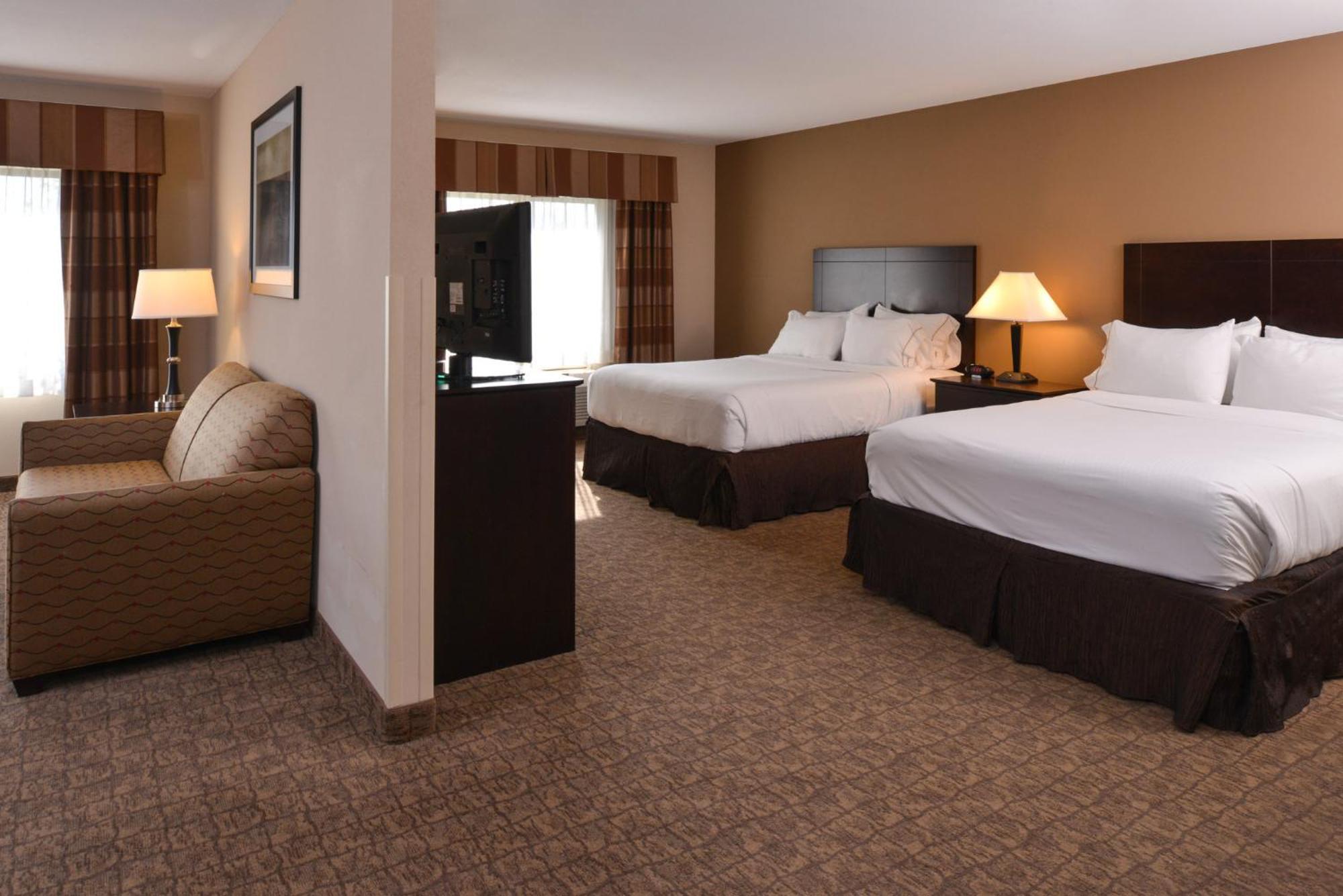 Holiday Inn Express & Suites Fairmont By Ihg Eksteriør bilde