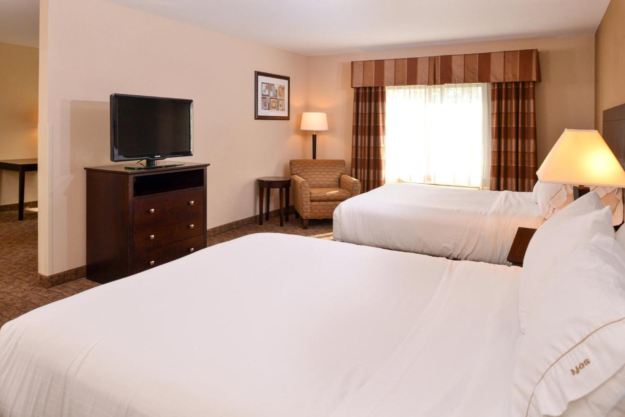 Holiday Inn Express & Suites Fairmont By Ihg Eksteriør bilde