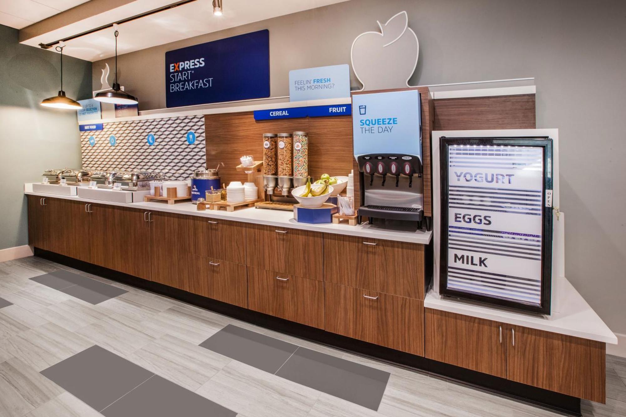 Holiday Inn Express & Suites Fairmont By Ihg Eksteriør bilde