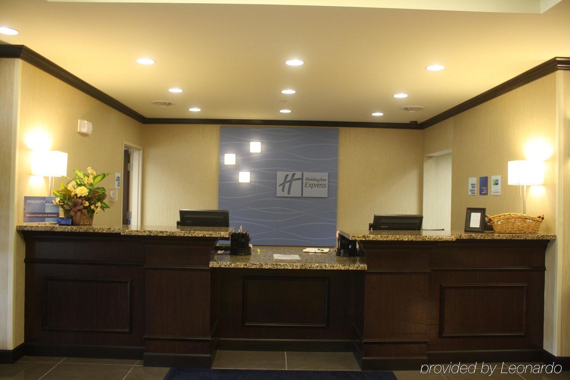 Holiday Inn Express & Suites Fairmont By Ihg Interiør bilde