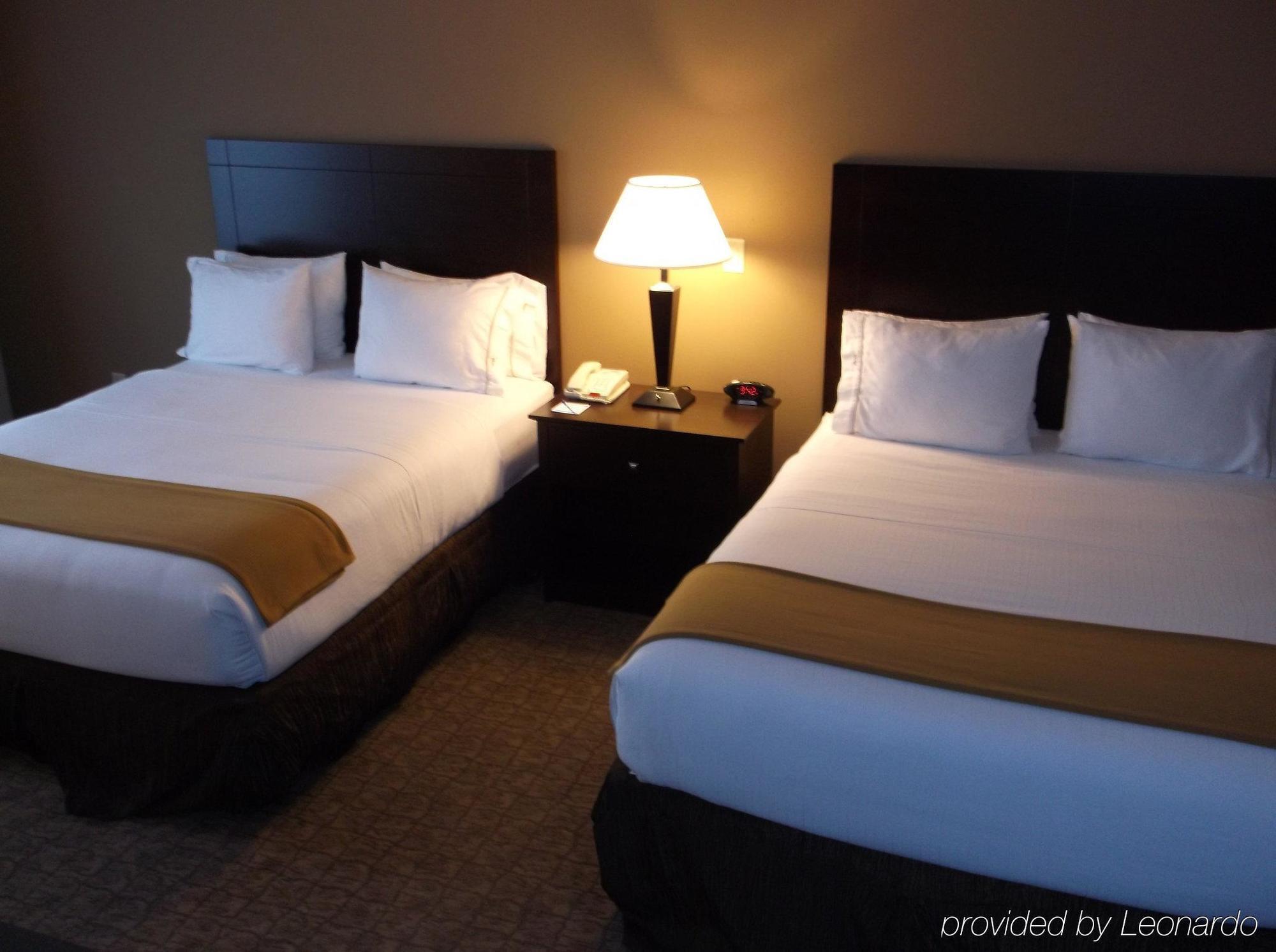Holiday Inn Express & Suites Fairmont By Ihg Eksteriør bilde