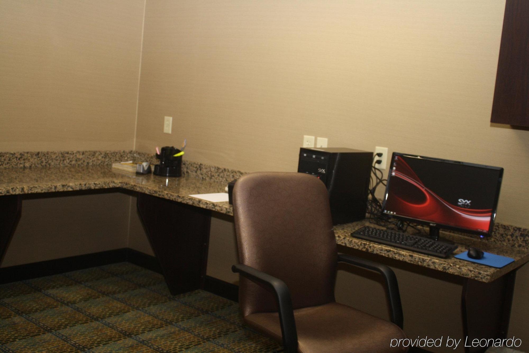 Holiday Inn Express & Suites Fairmont By Ihg Fasiliteter bilde