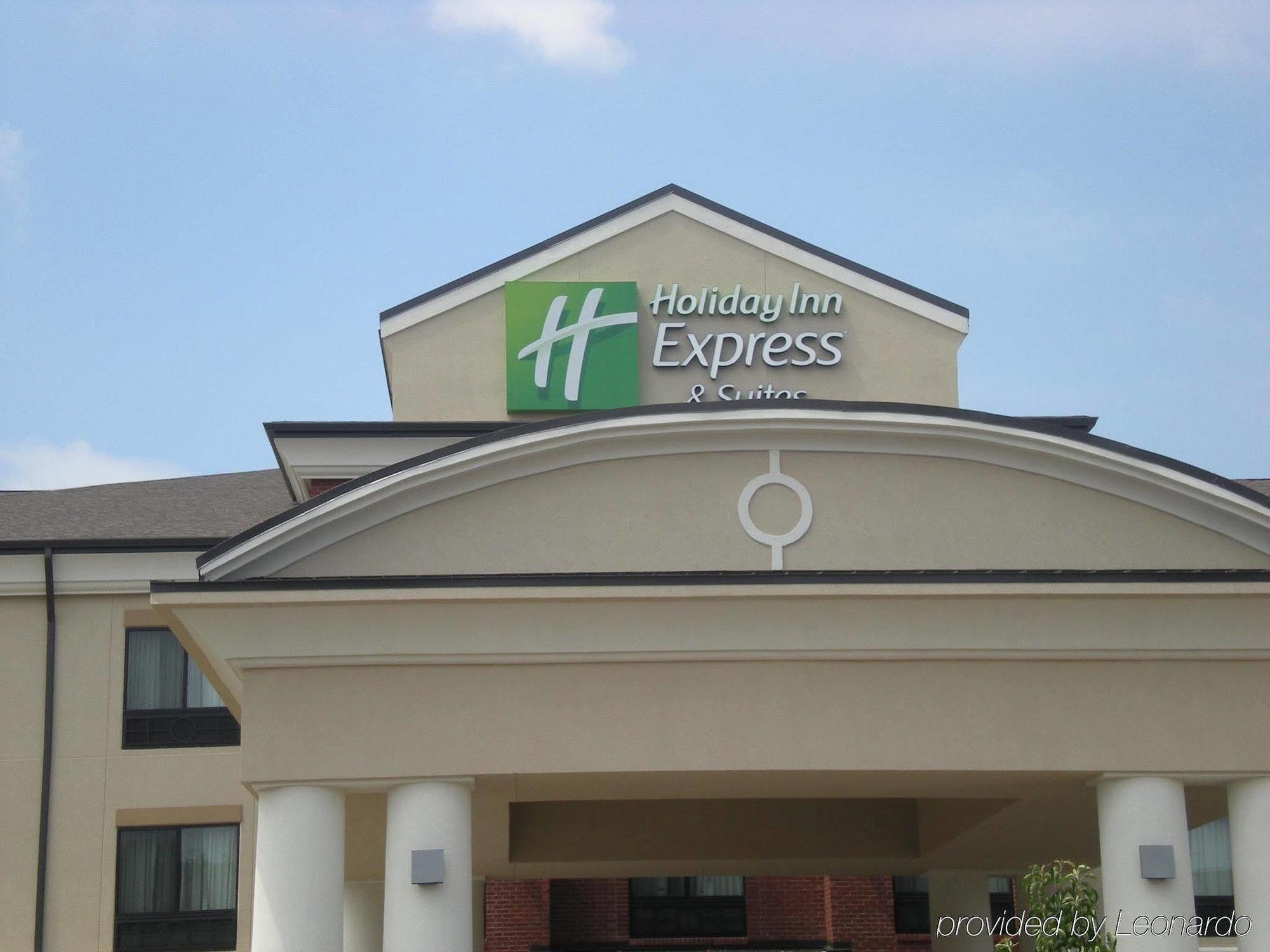 Holiday Inn Express & Suites Fairmont By Ihg Eksteriør bilde