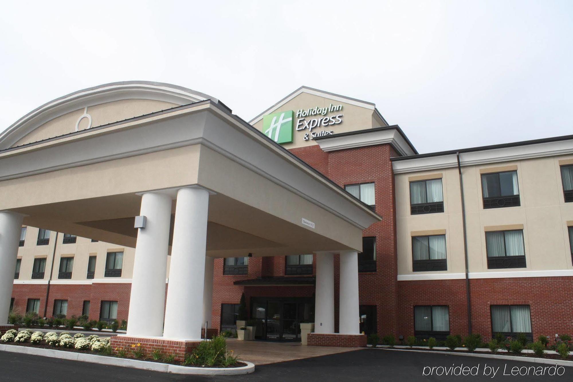 Holiday Inn Express & Suites Fairmont By Ihg Eksteriør bilde
