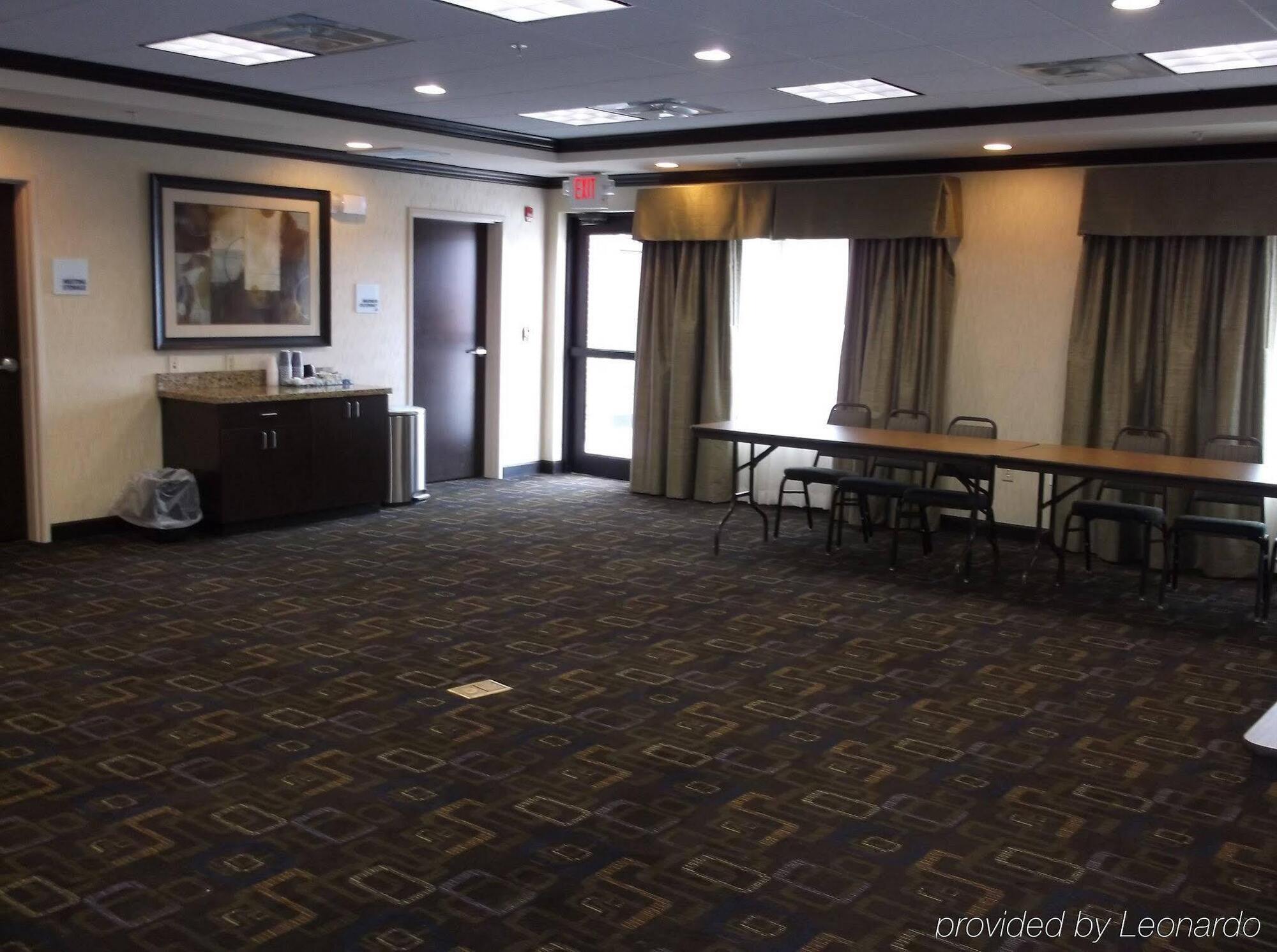 Holiday Inn Express & Suites Fairmont By Ihg Eksteriør bilde